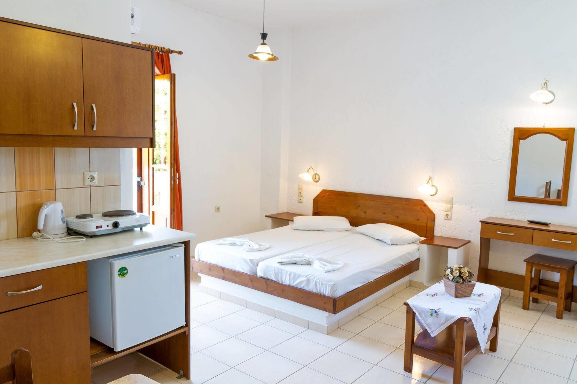 Ideal Hotel Kokkini Hani Екстериор снимка
