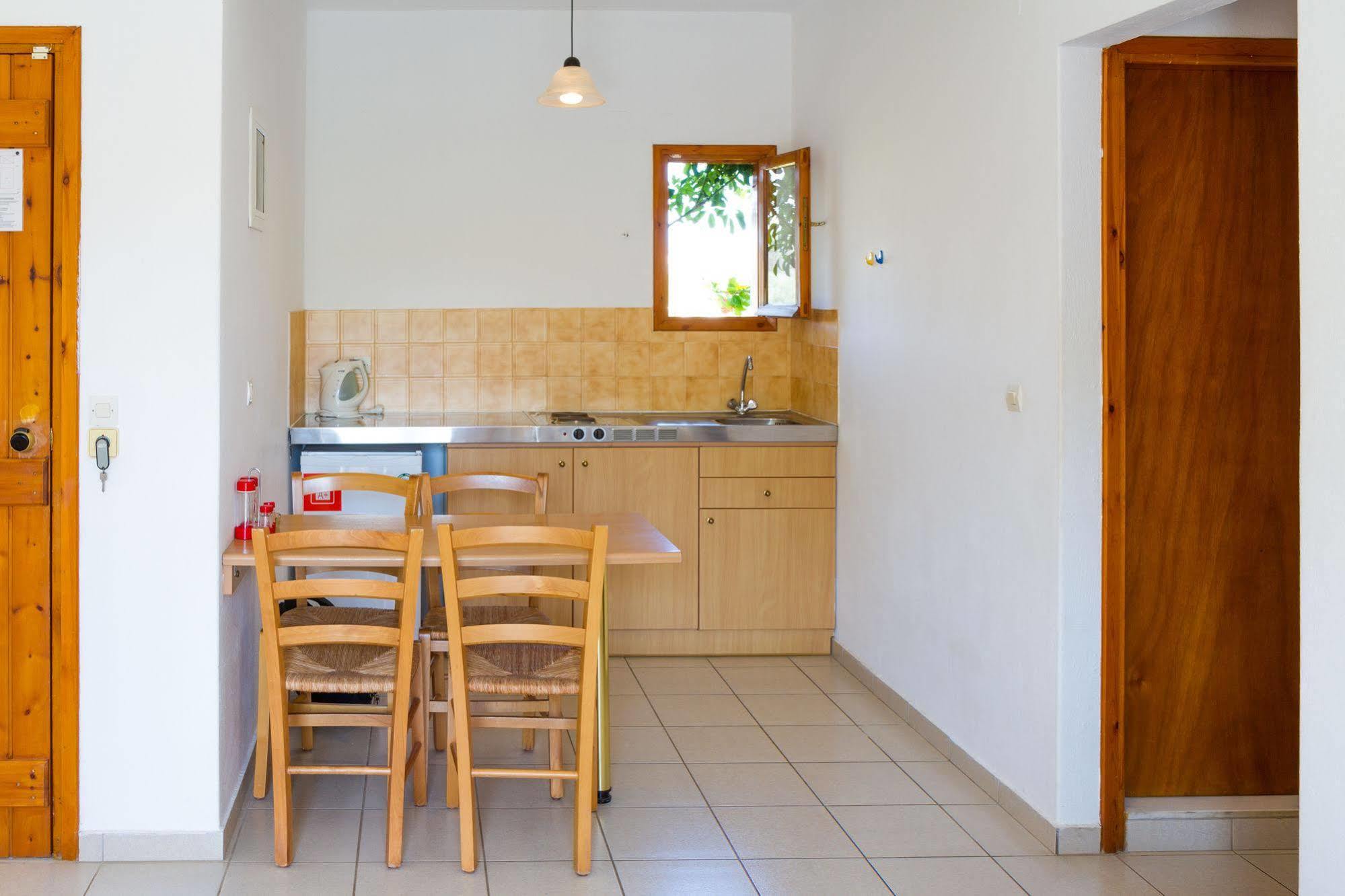Ideal Hotel Kokkini Hani Екстериор снимка